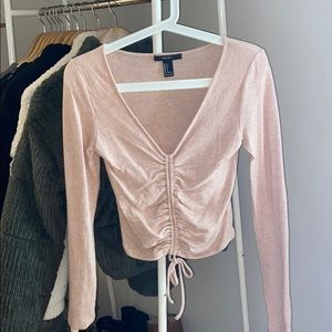 MAUVE F21 LONG SLEEVE CROP TOP V FRONT RUNCHING